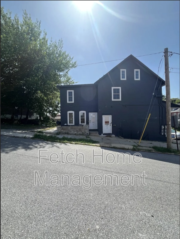Building Photo - 218 Walnut St