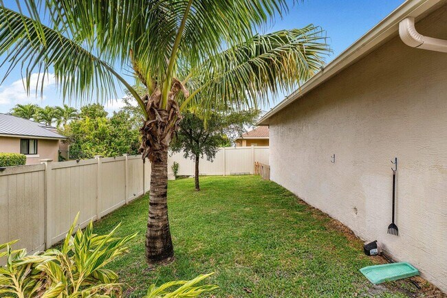 Building Photo - 2999 Dovedale Ct