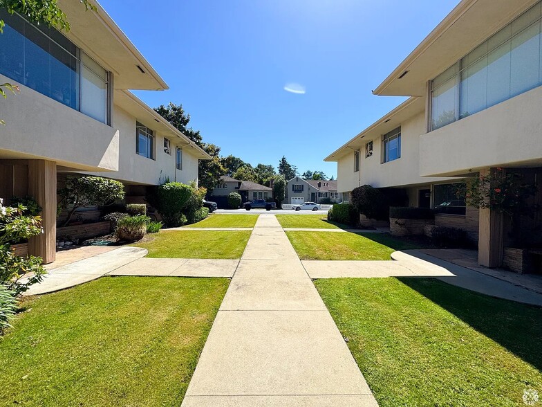 Building Photo - 24 Baytree Way