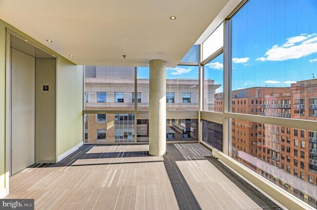 Building Photo - 675 E St NW