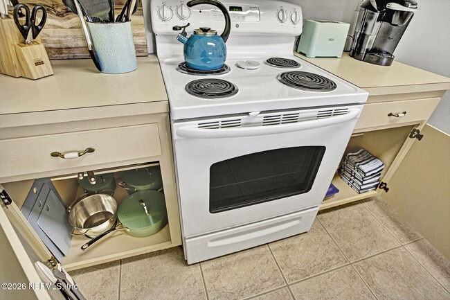 Building Photo - 743 Spinnakers Reach Dr