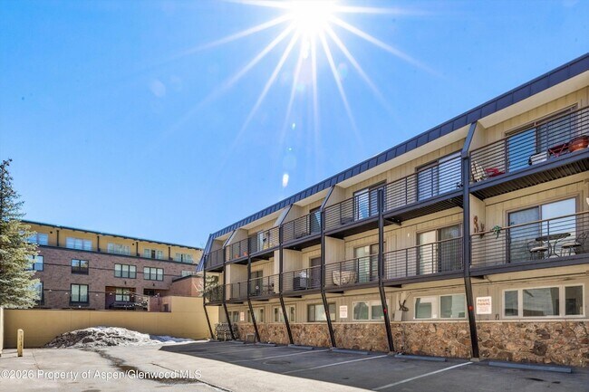 Building Photo - 210 E Cooper Ave