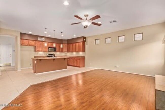 Building Photo - Beautiful home in gated community