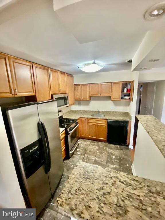 Building Photo - 2624 Redcoat Dr
