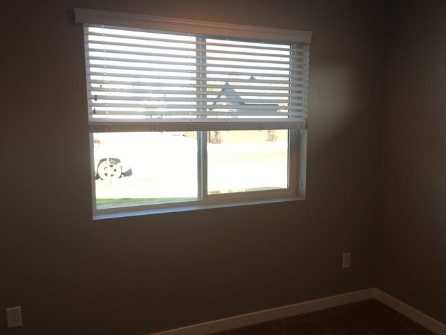 Building Photo - Cozy 2BR Home with A/C & Garage – Animal Friendly in Bend, OR