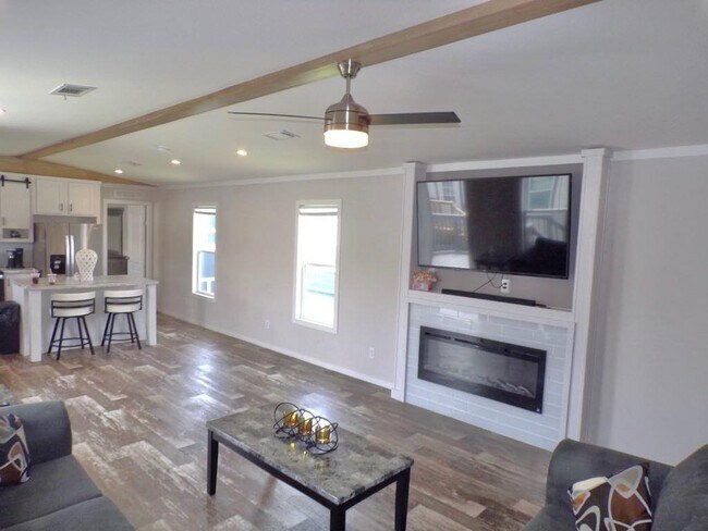 Building Photo - 127 Lear Ln