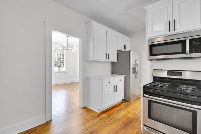 Building Photo - 201 E 48th St