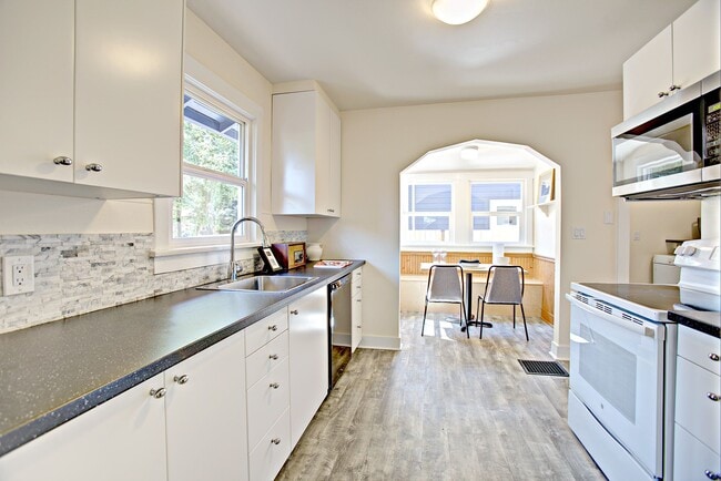 Building Photo - 6029 SE 48th Ave