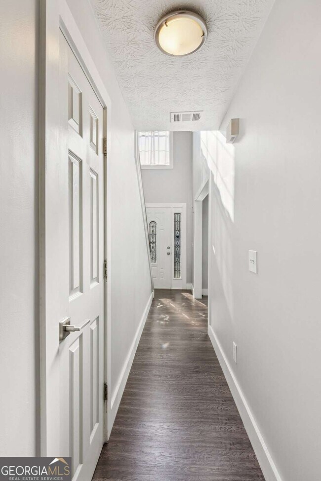 Building Photo - 2275 Eagle Pointe Ct NW