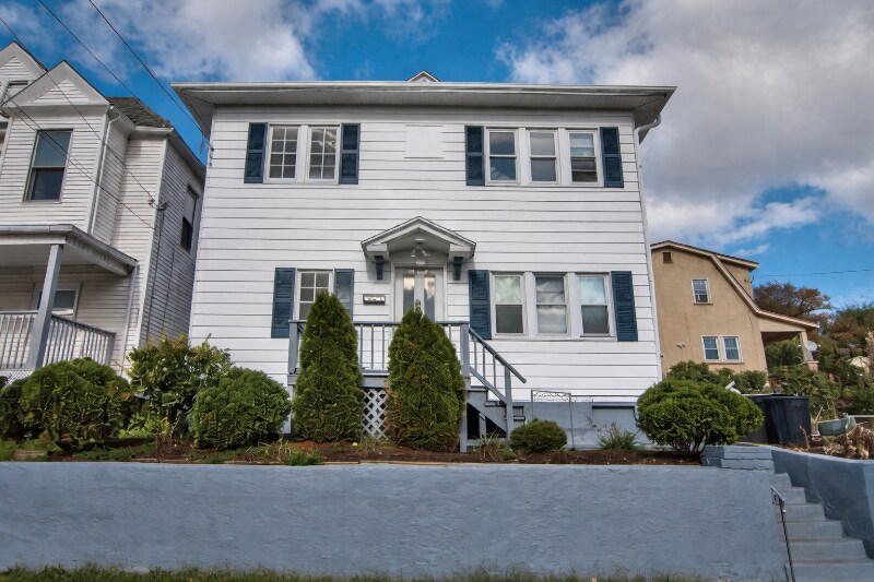 Building Photo - 1221 Vine St