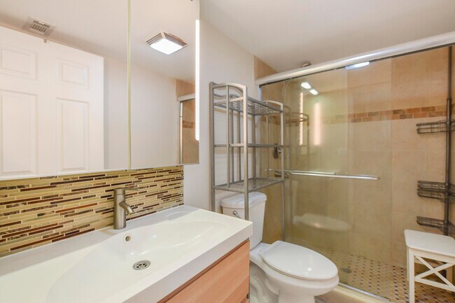 Building Photo - 21951 Soundview Terrace