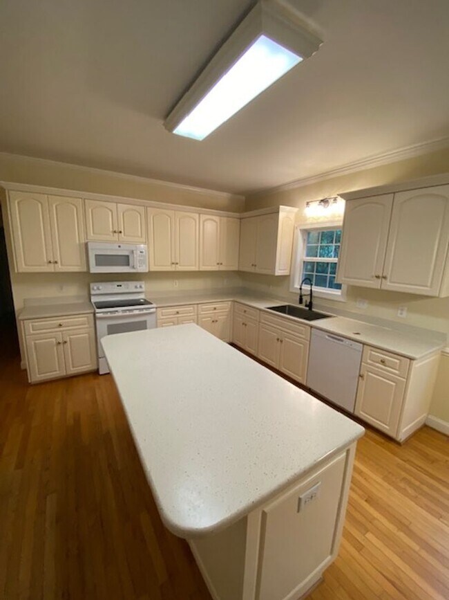 Building Photo - 5 BR/3 Bath in Willow Pointe (Lake Carolina)