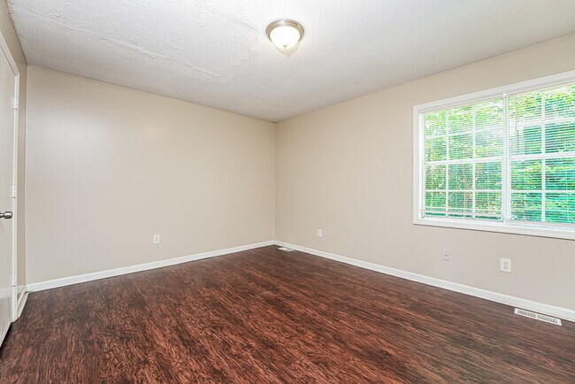 Building Photo - 3230 Westview Terrace