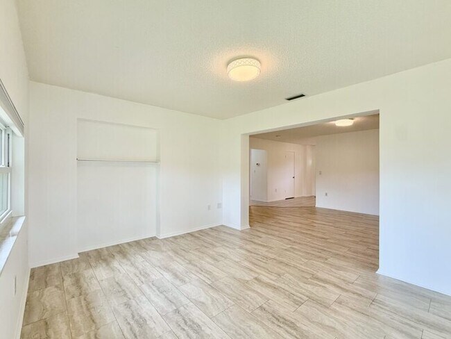 Building Photo - 4149 Prudence Dr