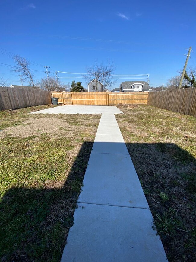 Building Photo - Four Bedroom Ranch in Elizabeth Park!