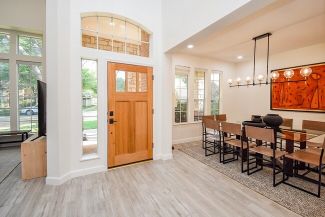 Building Photo - 5926 Brook Bend Dr