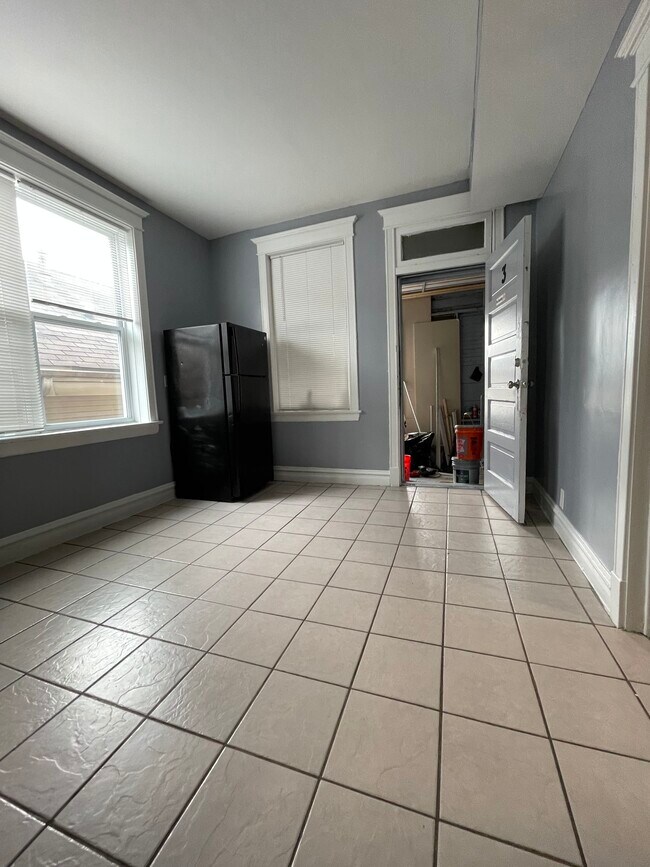 Building Photo - 2532 S Albany Ave