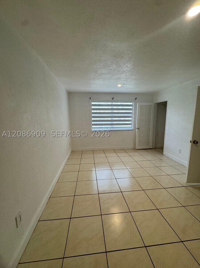 Building Photo - 4610 NW 79th Ave