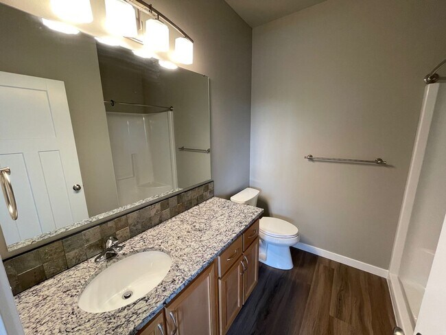 Building Photo - NEW 4 Bedroom / 4.5 Bath Duplex. A/C in every bedroom