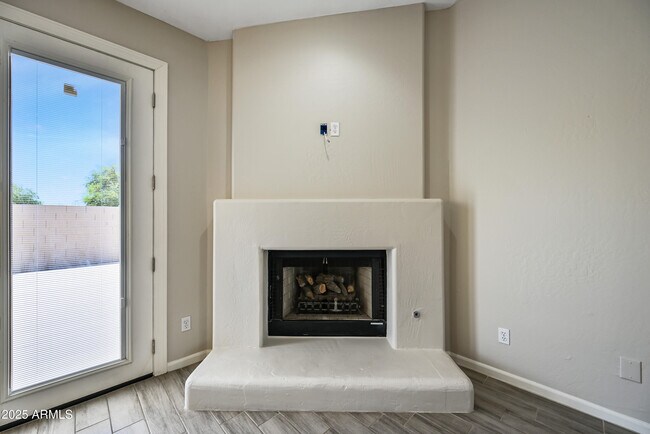 Building Photo - 6937 E Paradise Ln