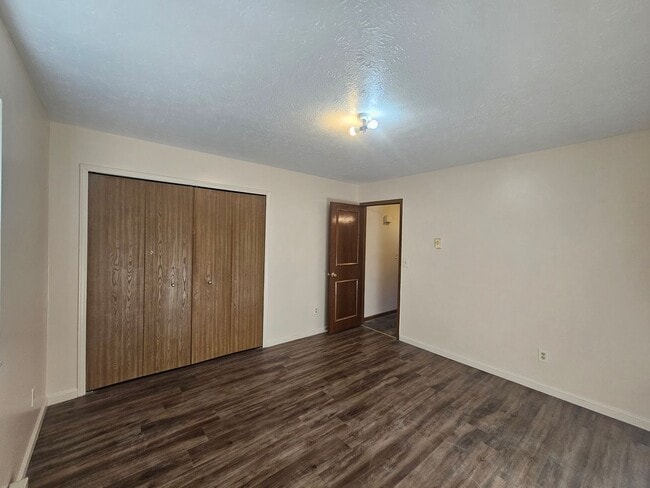 Building Photo - 4790 Sunnybrook Rd