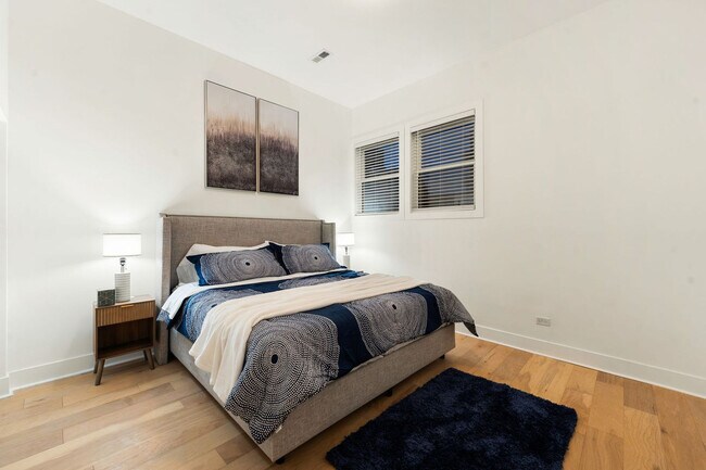 Building Photo - 1941 W Augusta Blvd