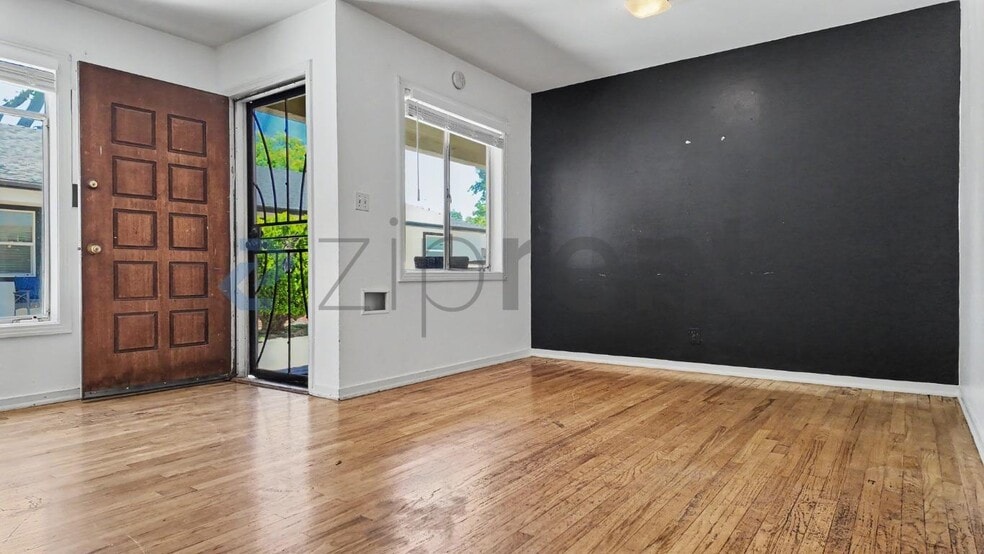 Building Photo - Unit 1