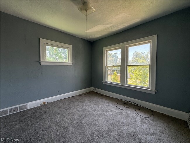 Building Photo - 3645 E 153rd St