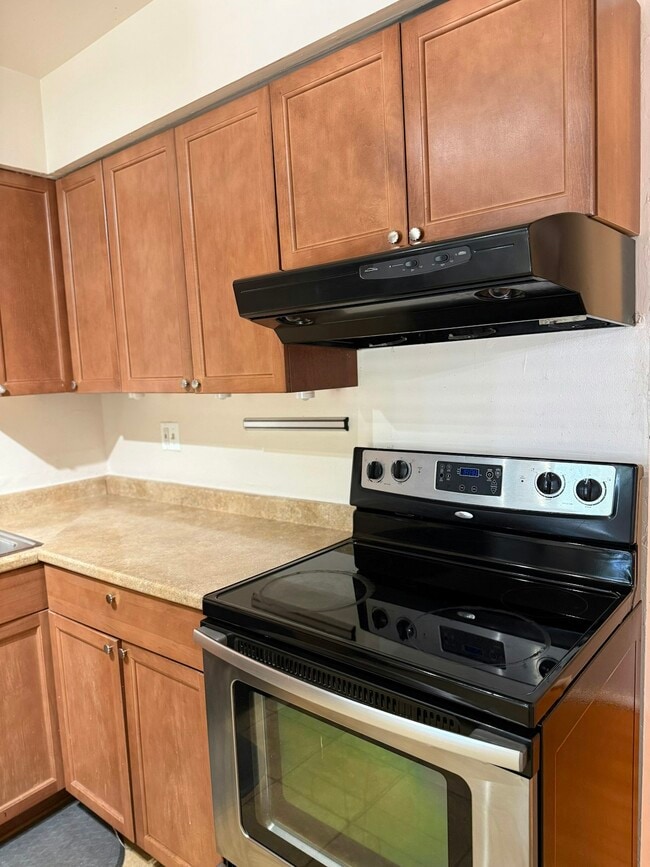Building Photo - 7028 Palamar Turn