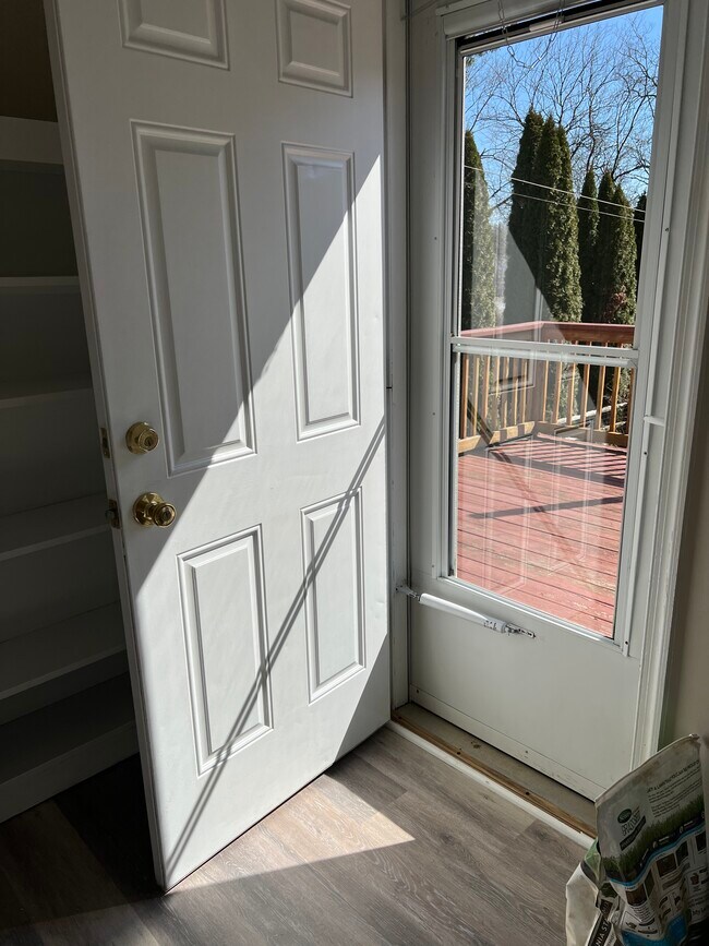 Building Photo - 140 W Evergreen St