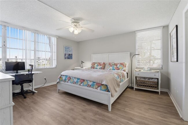 Building Photo - 7540 Bay Island Dr S