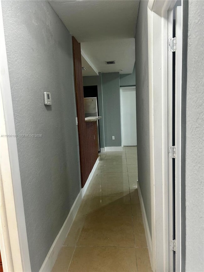 Building Photo - 3720 SW 32 Ave