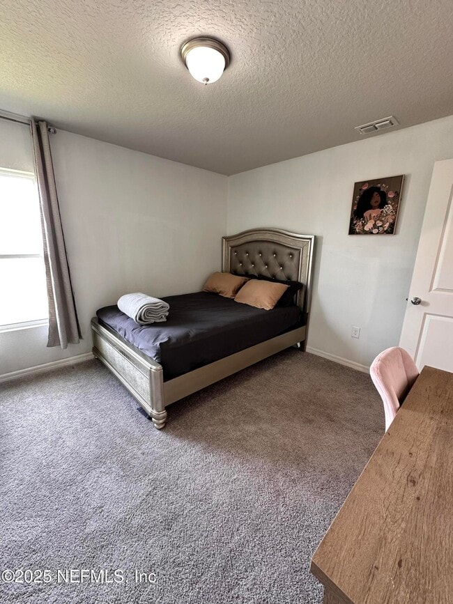 Building Photo - 450 River Hl Dr