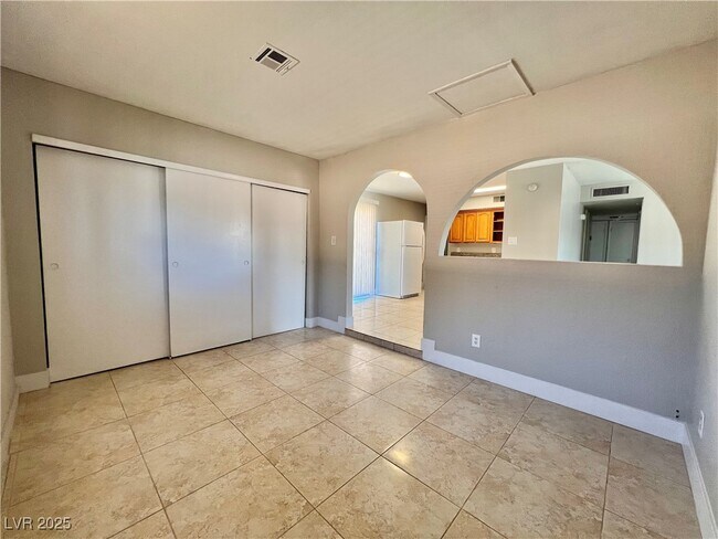 Building Photo - 801 Carpenter Dr