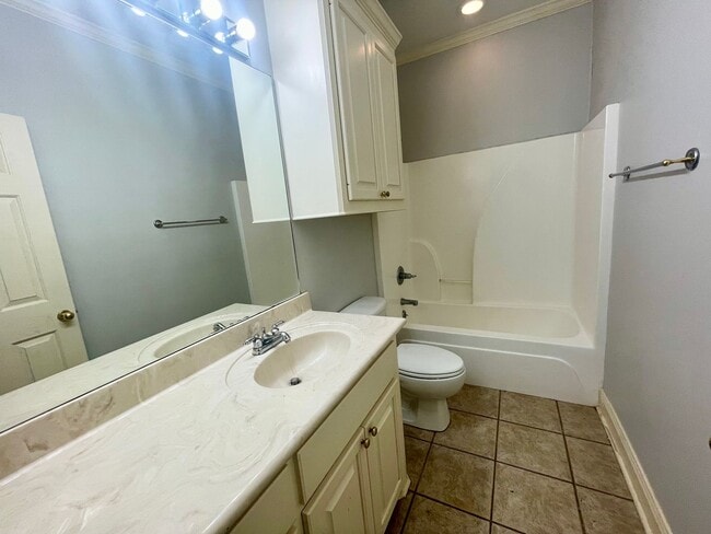 Building Photo - 3 Bedroom 2 Bathroom Home for Rent in Cast...