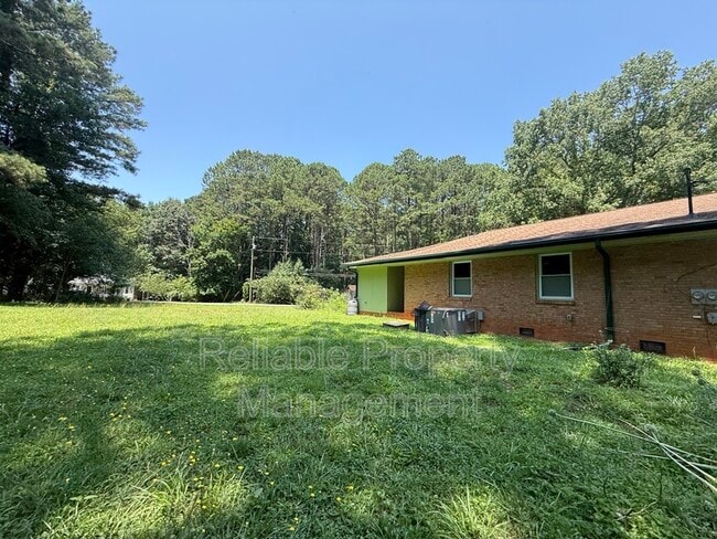 Building Photo - 725 Locust Ln