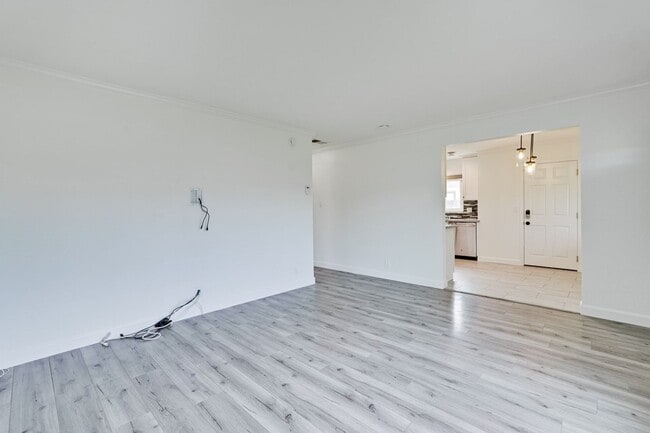 Building Photo - Rare 2 Bed 1 Bath Home with Huge Private Backyard