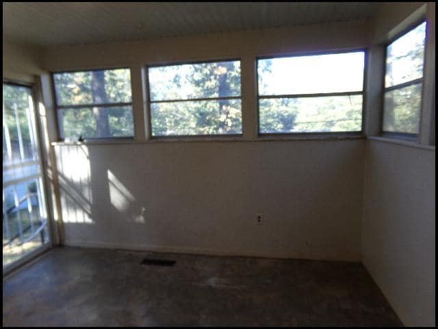 Building Photo - 1400 S Taylor St