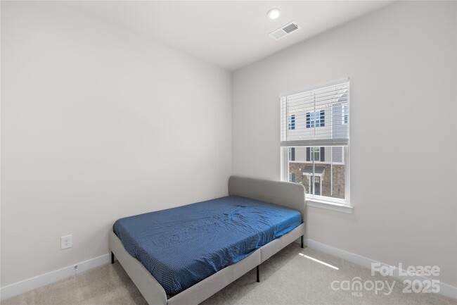 Building Photo - 9338 Mallard Mls Dr