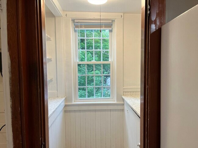 Building Photo - 52 Elmwood St
