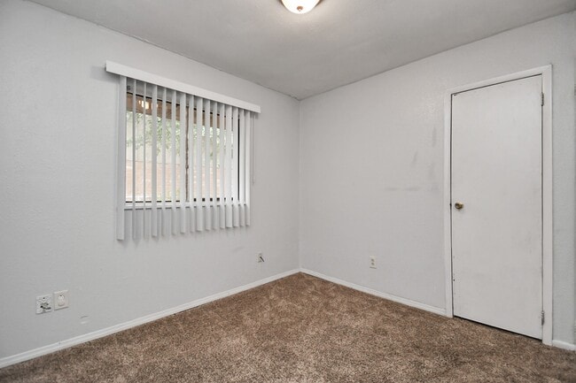 Building Photo - 707 S Franklin Ave