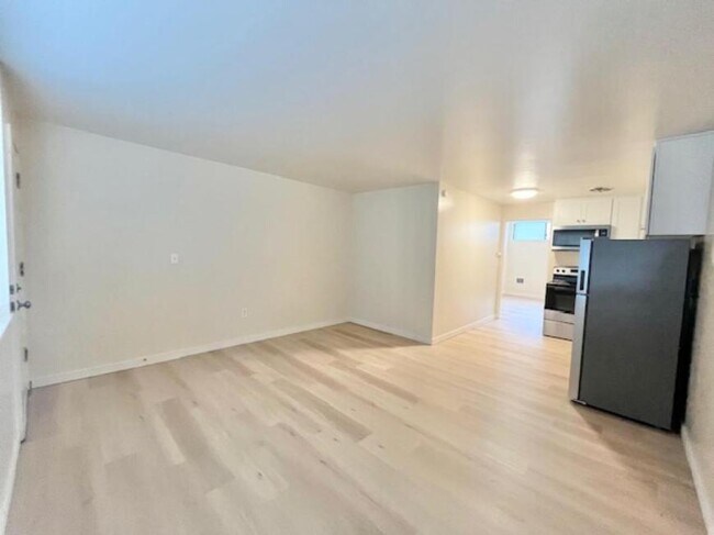 Building Photo - 1 bedroom in Seattle WA 98105