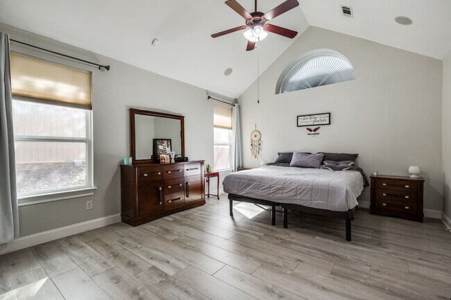 Building Photo - 4 Bedroom/3 Bathroom  Aviara Subdivision