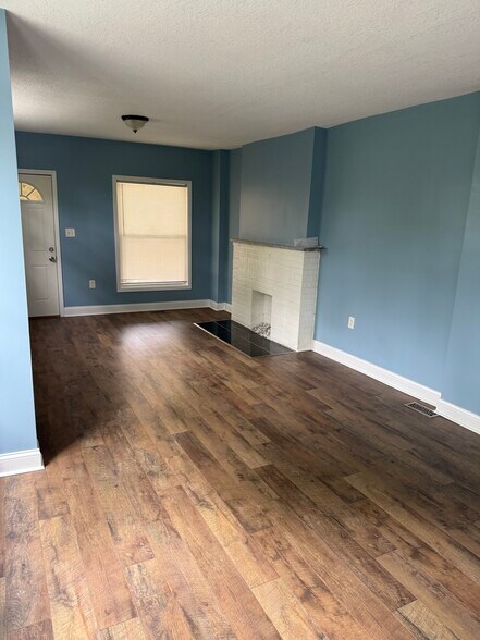 Building Photo - 814 Kelton Ave