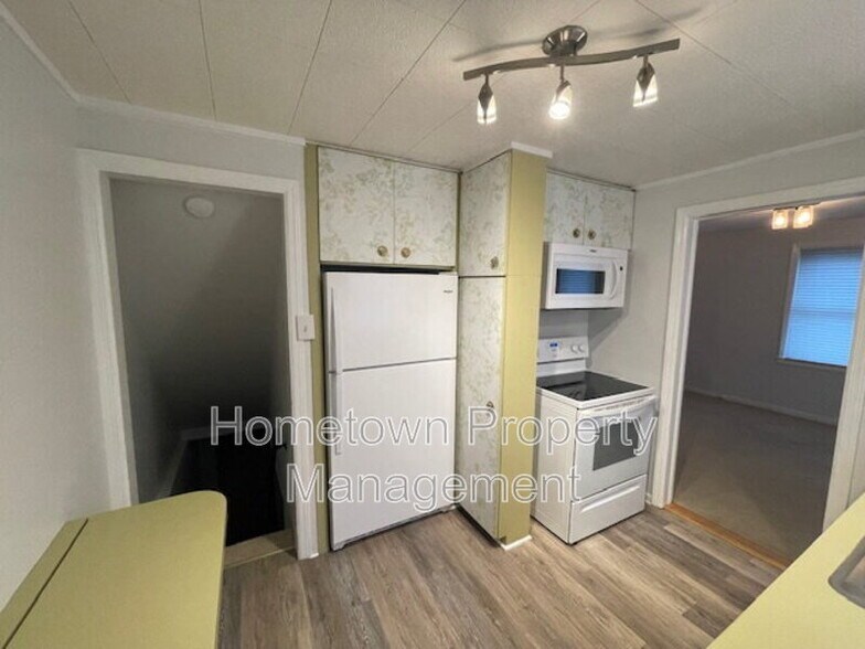 Building Photo - 2935 Rumson Dr