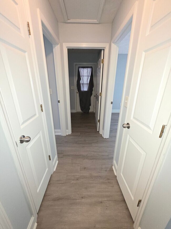 Building Photo - A Great Starter Home Just For YOU!
