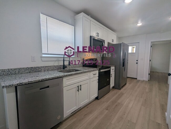 Building Photo - 2702 W Water St