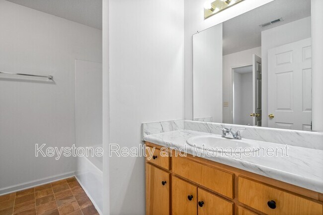 Building Photo - 512 Peachers Ridge Rd