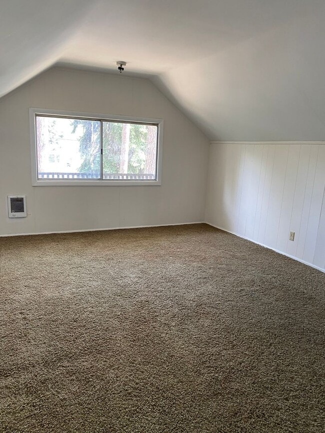 Building Photo - Charming Updated South Hill 4 Bedroom 1 Bath Home