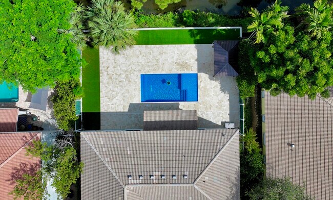 Building Photo - 212 Lone Pine Dr